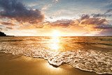 Atardecer Dorado en la Costa