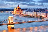 Atardecer europeo sobre el Danubio