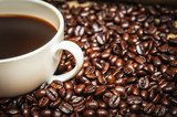 Brillo y aroma del café recién hecho