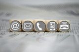 Comunicación icónica en cubos alineados