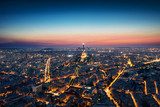 Crepúsculo iluminado sobre París