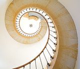 Espiral arquitectónica luminosa