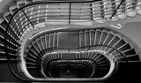 Espiral de Contrastes Urbanos