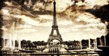 Eterna elegancia parisina bajo el cielo gris