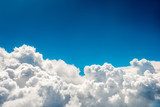 Explosión Celestial de Nubes y Azul