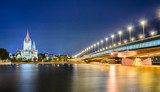 Luz que transforma el río