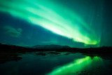 Serenidad bajo la aurora