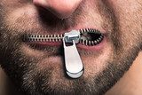Silencio entre texturas y barbas