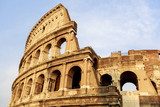 Susurros de historia bajo el cielo romano